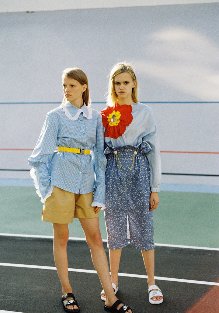 Shirt with ruffled collar