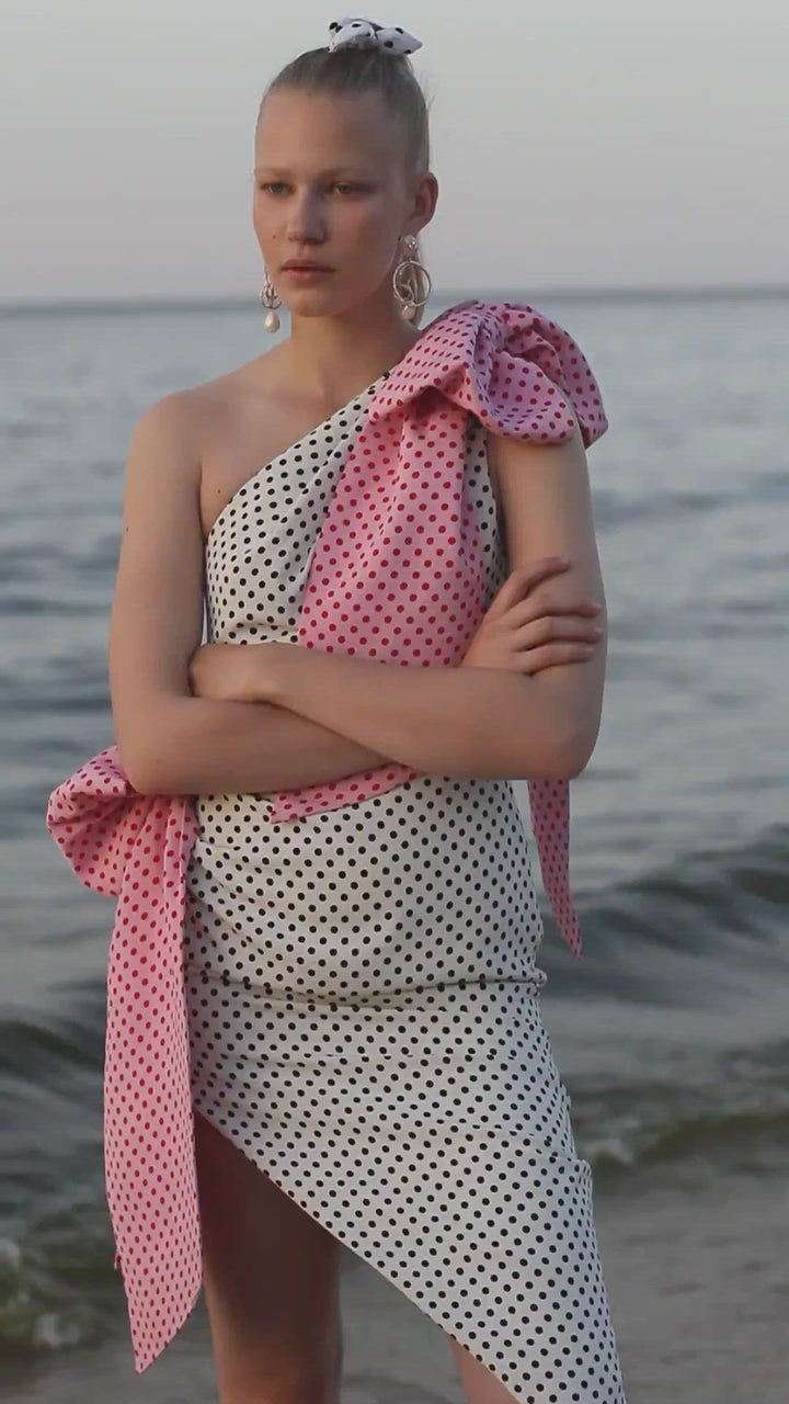 "Bow wow" dress